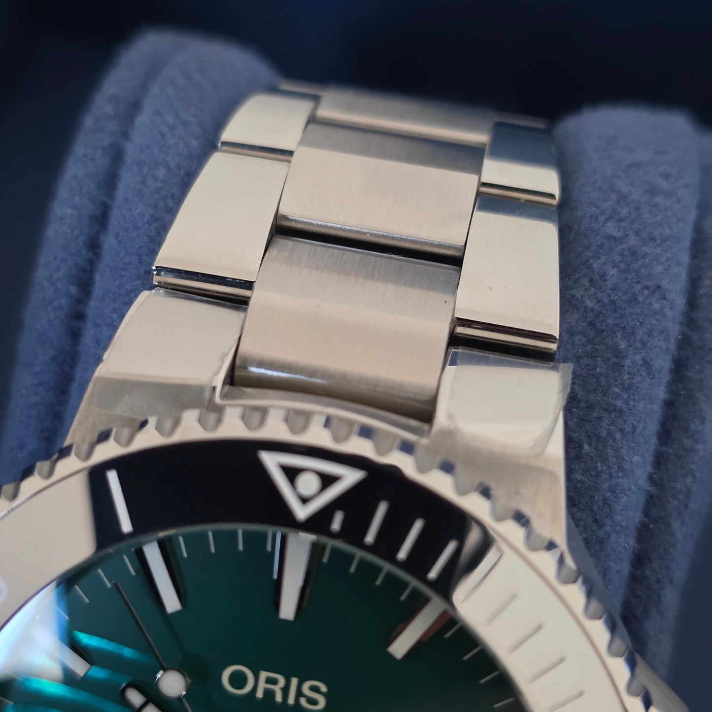 Oris Aquis Yangtze Jiangtun Limited Edition  ref : 01 733 7789 4197