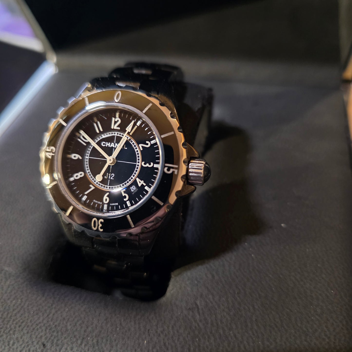 Chanel J12 33mm quartz