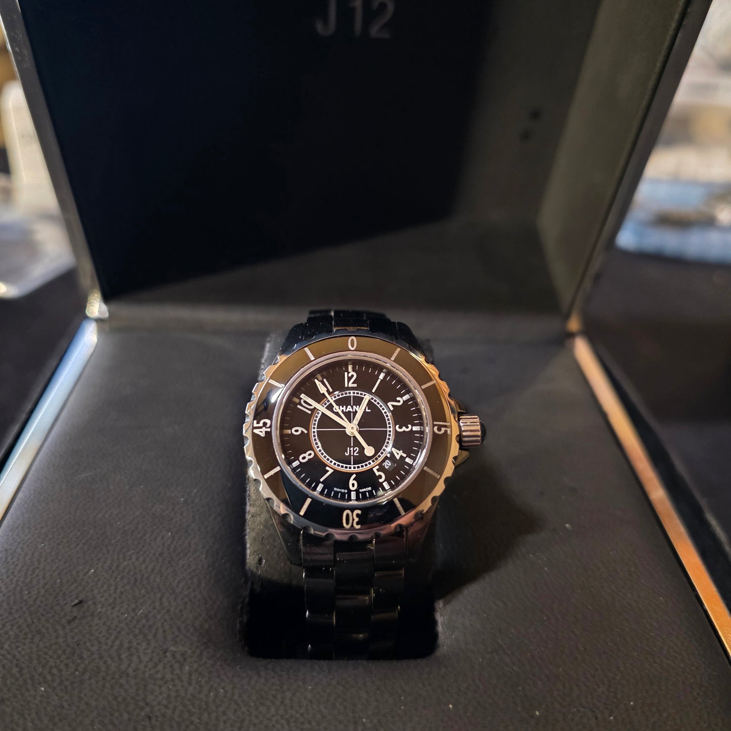 Chanel J12 33mm quartz