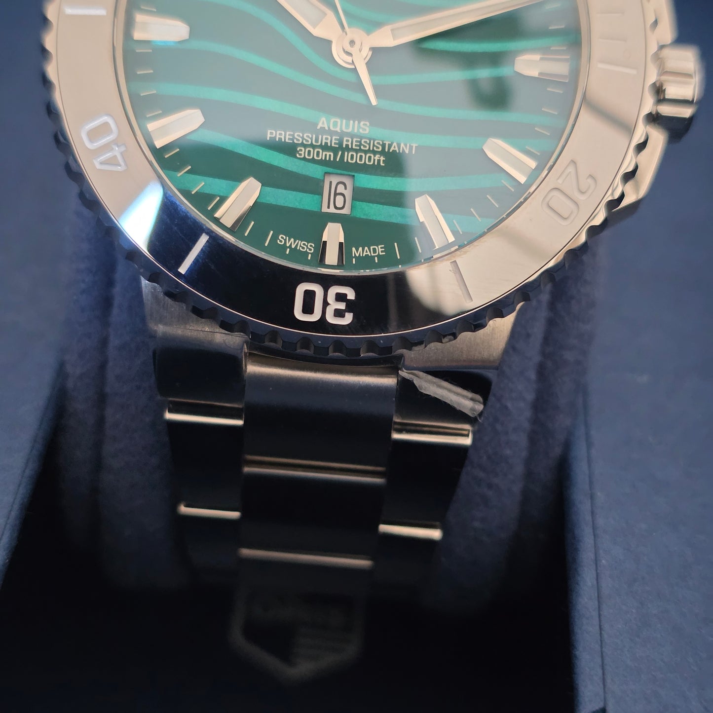 Oris Aquis Yangtze Jiangtun Limited Edition  ref : 01 733 7789 4197