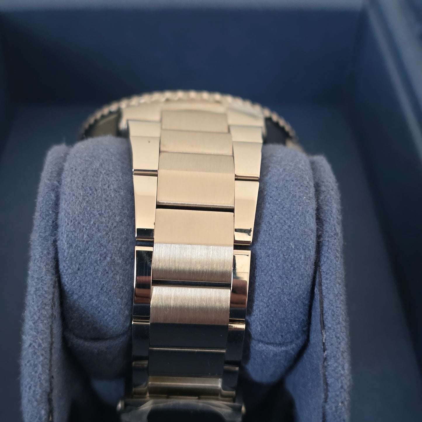 Oris Aquis Yangtze Jiangtun Limited Edition  ref : 01 733 7789 4197