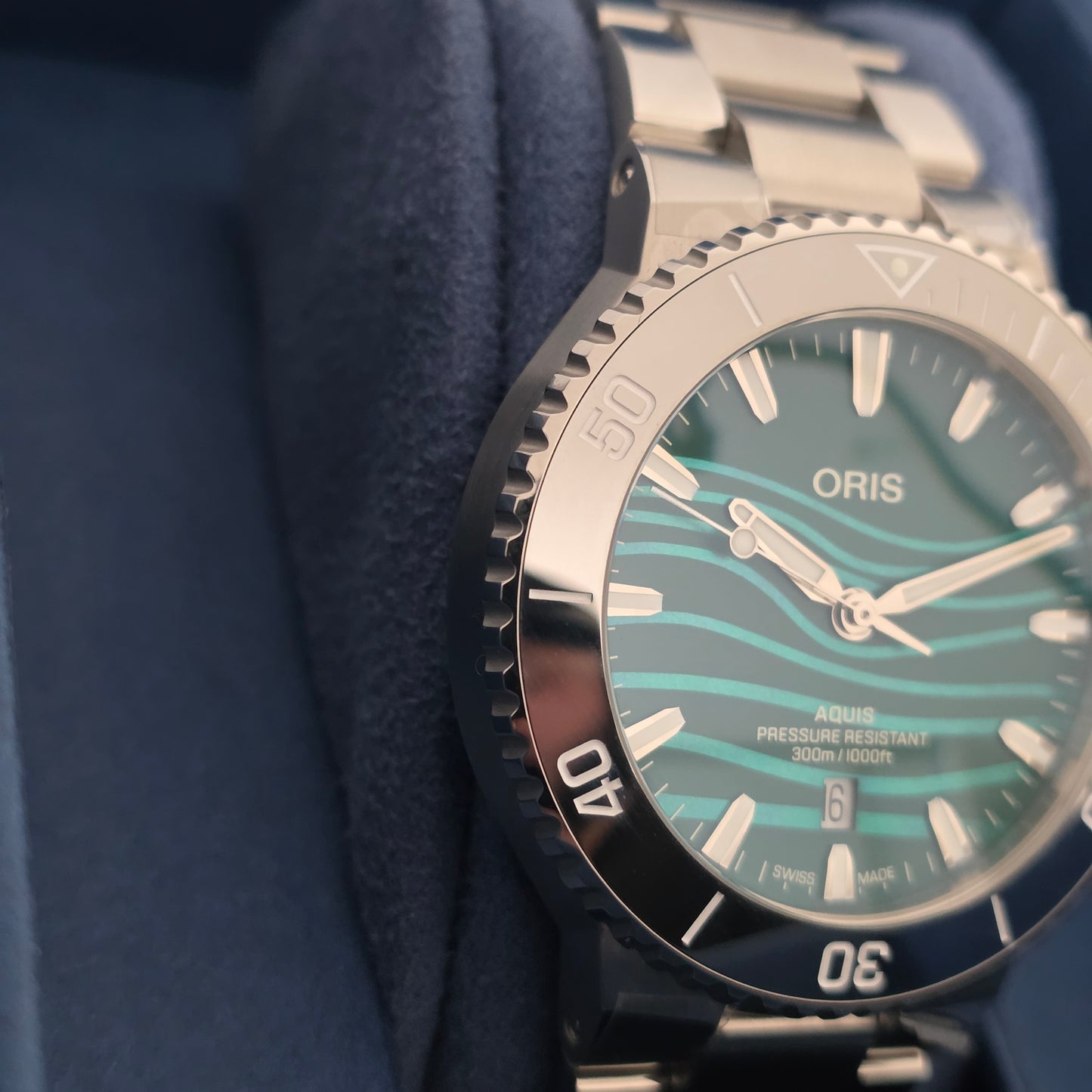 Oris Aquis Yangtze Jiangtun Limited Edition  ref : 01 733 7789 4197